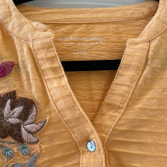 Soft Surroundings floral embroidered v neck 3 button top. XL. 100% cotton - Picture 5 of 12